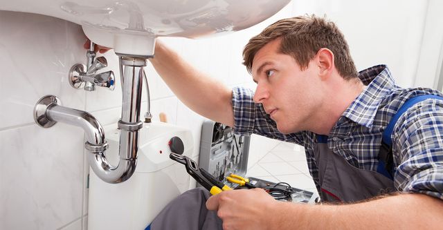 How to find the best plumber near me based on cost, issue, and other considerations?